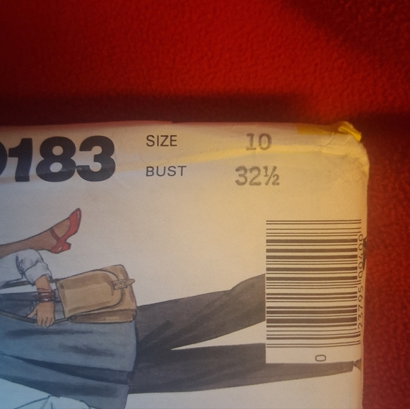 McCall's Sewing Pattern 9183 🩶❤️ - Picture 2 of 4